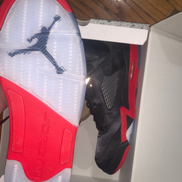 Air Jordan 5 Satin Bred - Picture 4 of 7